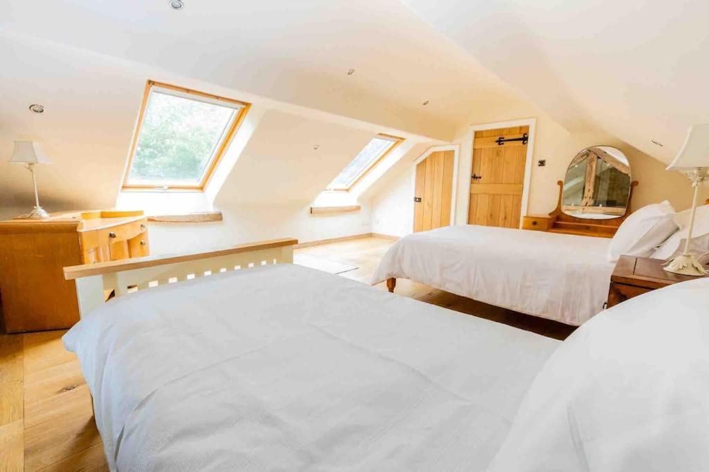 Four Bed Barn Conversion Junction 37 38 M1 بارنسلي المظهر الخارجي الصورة