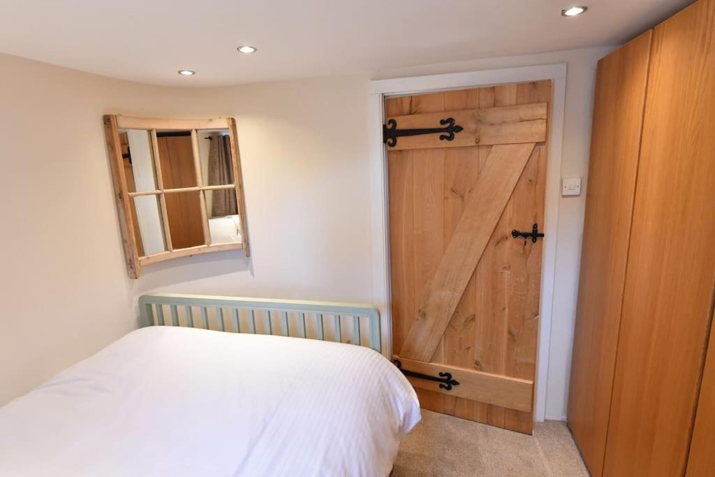 Four Bed Barn Conversion Junction 37 38 M1 بارنسلي المظهر الخارجي الصورة
